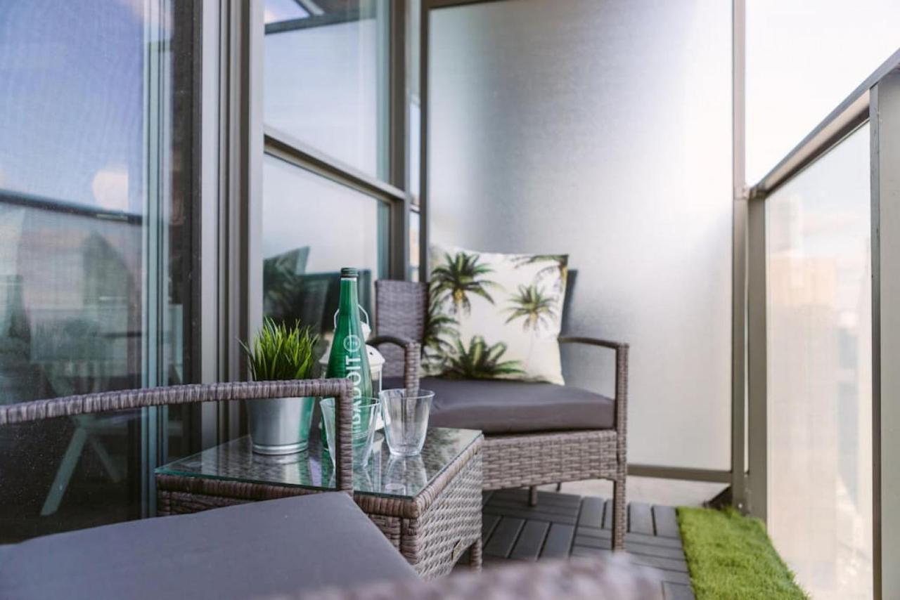 Skyline Waterfront 2Br Plus 2Ba Wparking Near Mtcc Торонто Экстерьер фото